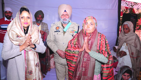 ਨਵੇਂ ਵਰ੍ਹੇ ਦੀ ਪਹਿਲੀ ਸਵੇਰ .. ਪੁਲਿਸ ਨੇ ਲਿਆ ਰੱਬ ਦਾ ਓਟ ਆਸਰਾ