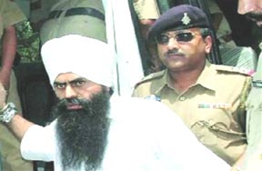 ਭੁੱਲਰ ਬਨਾਮ ਕੇਜਰੀਵਾਲ : ਆਪਣੀਆਂ ਕੱਛ ’ਚ, ਲੋਕਾਂ ਦੀਆਂ ਹੱਥ ’ਚ