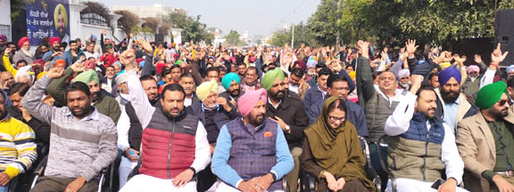 ਕਾਂਗਰਸ ਬਨਾਮ ਢਿੱਲੋਂ : ਘੁੰਡ ਕੱਢੇਗੀ ਜਾਂ ਸ਼ਰੇਬਾਜ਼ਾਰ ਨੱਚੇਗੀ ਰਾਜਨੀਤੀ..!