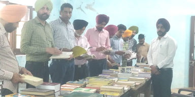 ਭਾਸ਼ਾ ਵਿਭਾਗ ਵੱਲੋਂ ਗੁਰੂ ਗੋਬਿੰਦ ਸਿੰਘ ਕਾਲਜ ਸੰਘੇੜਾ ’ਚ ਪੁਸਤਕ ਪ੍ਰਦਰਸ਼ਨੀ