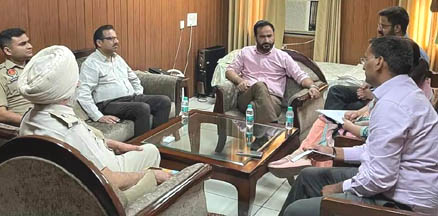 ਕੈਬਨਿਟ ਮੰਤਰੀ ਮੀਤ ਹੇਅਰ ਨੇ ਕੀਤੀ ਜ਼ਿਲ੍ਹੇ ਦੇ ਸਿਵਲ ਤੇ ਪੁਲਿਸ ਅਧਿਕਾਰੀਆਂ ਨਾਲ ਮੀਟਿੰਗ