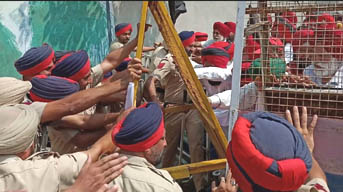 ਸਾਬਕਾ ਫੌਜੀਆਂ ਨੇ ਕੈਬਨਿਟ ਮੰਤਰੀ ਮੀਤ ਹੇਅਰ ਦੀ ਕੋਠੀ ਸਾਹਮਣੇ ਦਿੱਤਾ ਧਰਨਾ