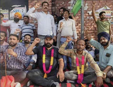 ਈਟੀਟੀ ਟੈੱਟ ਪਾਸ ਬੇਰੁਜ਼ਗਾਰ ਅਧਿਆਪਕ ਮੁੱਖ ਮੰਤਰੀ ਦੇ ਸ਼ਹਿਰ ’ਚ ਮਰਨ ਵਰਤ ‘ਤੇ ਬੈਠੇ