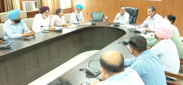 ਪਰਾਲੀ ਨੂੰ ਬਿਨਾਂ ਅੱਗ ਲਾਏ ਸੰਭਾਲਣ ਦੀ ਵਿਉਂਤਬੰਦੀ ਉਲੀਕਣ ਲਈ ਡਿਪਟੀ ਕਮਿਸ਼ਨਰ ਵੱਲੋਂ ਮੀਟਿੰਗ