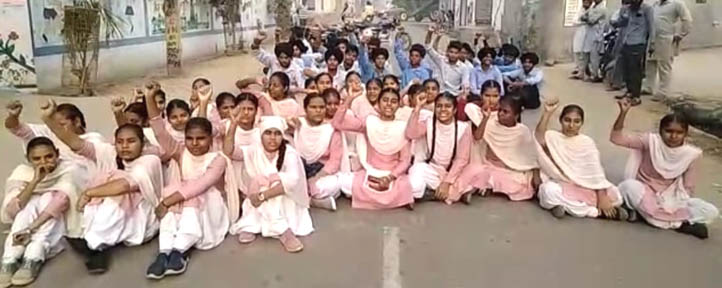 ਅਧਿਆਪਕਾਂ ਦੀਆਂ ਬਦਲੀਆਂ ਦਾ ਰੀਐਕਸ਼ਨ, ਵਿਦਿਆਰਥਣ ਨੇ ਕੀਤੀ ਖ਼ੁਦਕਸ਼ੀ ਦੀ ਕੋਸ਼ਿਸ਼