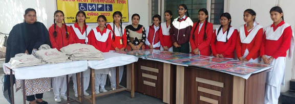 ਵਿਸ਼ੇਸ਼ ਲੋੜਾਂ ਵਾਲੇ ਬੱਚਿਆਂ ਦੀਆਂ ਪੇਂਟਿੰਗਜ਼ ਦੀ ਨੁਮਾਇਸ਼ ਲਗਾਈ