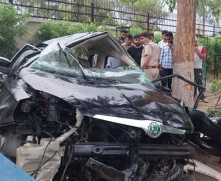 ਸੜਕ ਹਾਦਸੇ ‘ਚ ਇੱਕੋ ਪਰਿਵਾਰ ਦੇ 4 ਜੀਆਂ ਸਮੇਤ 5 ਦੀ ਮੌਤ