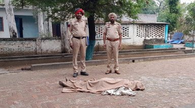 ਪਿੰਡ ਮੂੰਮ ਵਿਖੇ ਸਰਕਾਰੀ ਸਕੂਲ ਚ ਅਣਪਛਾਤੇ ਪ੍ਰਵਾਸੀ ਮਜ਼ਦੂਰ ਦੀ ਲਾਸ਼ ਮਿਲੀ