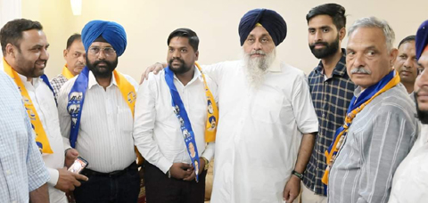 ਆਜ਼ਾਦ ਸਮਾਜ ਪਾਰਟੀ (ਭੀਮ) ਆਰਮੀ ਦੇ ਸੀਨੀਅਰ ਆਗੂ ਸਤਨਾਮ ਸਿੰਘ ਬੰਬੀਆਂ ਵਾਲਾ ਸਾਥੀਆਂ ਸਮੇਤ ਅਕਾਲੀ ਦਲ ‘ਚ ਸ਼ਾਮਲ