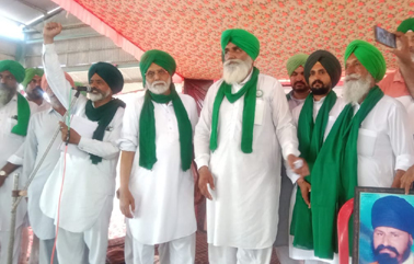 ਡੱਲੇਵਾਲ ਨੂੰ ਛੱਡ ਕੇ ਮਨਜੀਤ ਧਨੇਰ ਦੀ ਅਗਵਾਈ ‘ਚ ਚੱਲੇ 31 ਪਿੰਡਾਂ ਦੇ ਸੈਂਕੜੇ ਕਿਸਾਨ