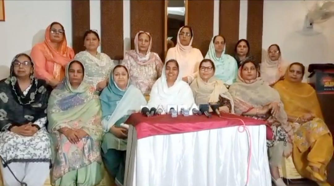 ਅਕਾਲੀ ਬੀਬੀਆਂ ਦੀ ਬਗਾਵਤ : ਨਹੀਂ ਮੰਨਾਂਗੇ ਹਰਗੋਬਿੰਦ ਕੌਰ ਨੂੰ ਪ੍ਰਧਾਨ…ਦਿੱਤੇ ਅਸਤੀਫ਼ੇ