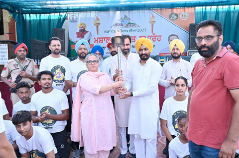 ‘ਖੇਡਾਂ ਵਤਨ ਪੰਜਾਬ ਦੀਆਂ 2023’ ਦੀ ਮਸ਼ਾਲ ਦਾ ਜ਼ਿਲ੍ਹਾ ਬਰਨਾਲਾ ’ਚ ਸ਼ਾਨਦਾਰ ਸਵਾਗਤ