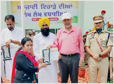 ਪ੍ਰਿੰਸੀਪਲ ਨਿਦਾ ਅਲਤਾਫ਼ ਦਾ ਜ਼ਿਲ੍ਹਾ ਪ੍ਰਸ਼ਾਸਨ ਨੇ ਕੀਤਾ ਵਿਸ਼ੇਸ਼ ਸਨਮਾਨ