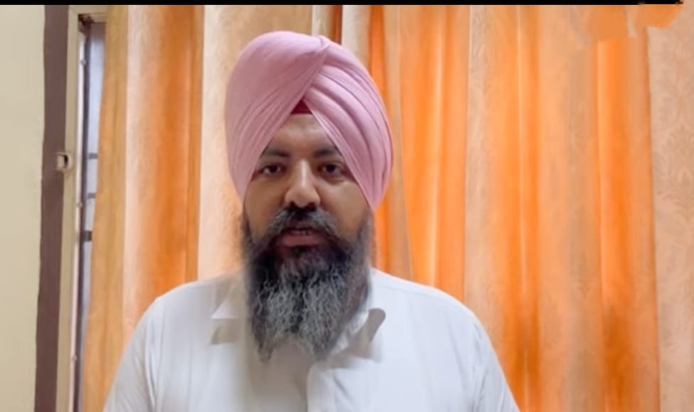 ਸੇਵਾਮੁਕਤ ਕਰਮਚਾਰੀਆਂ ਦੀ ਬਜਾਏ ਬੇਰੁਜ਼ਗਾਰਾਂ ਨੂੰ “ਕਲਮਾਂ” ਦੇਵੇ ਸਰਕਾਰ-ਹਰਵੀਰ ਸਿੰਘ ਢੀਂਡਸਾ