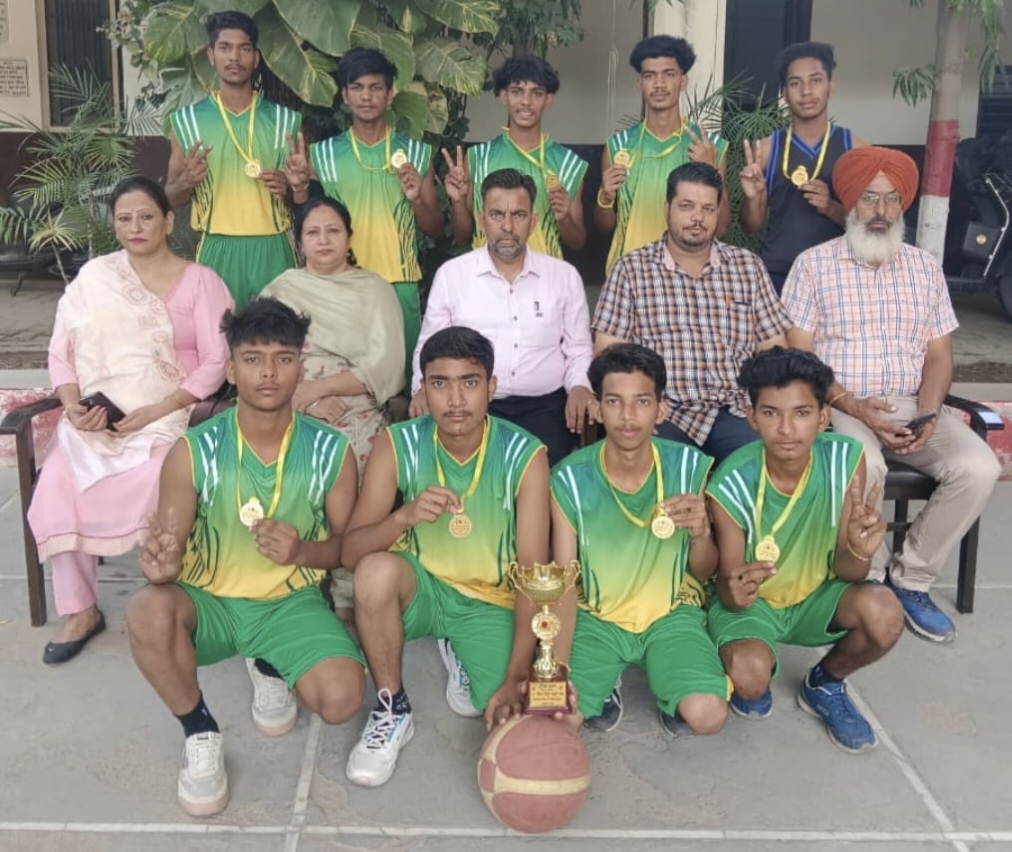ਗਾਂਧੀ ਆਰੀਆ ਸੀਨੀਅਰ ਸੈਕੈਂਡਰੀ ਸਕੂਲ ਬਰਨਾਲਾ ਦੀ ਟੀਮ ਬਣੀ ਜ਼ਿਲ੍ਹਾ ਚੈਂਪੀਅਨ