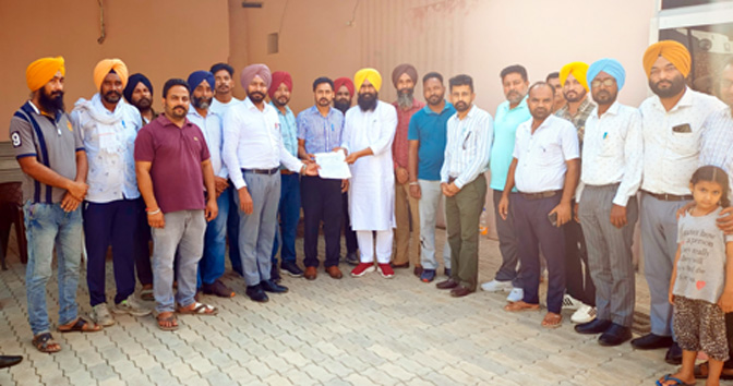 ਬਰਨਾਲਾ ਜ਼ਿਲ੍ਹੇ ਦੇ ਐਨ ਪੀ ਐਸ ਮੁਲਾਜ਼ਮਾਂ ਨੇ ਵਿਧਾਇਕ ਪੰਡੋਰੀ ਨੂੰ ਦਿੱਤਾ ਰੋਸ ਪੱਤਰ