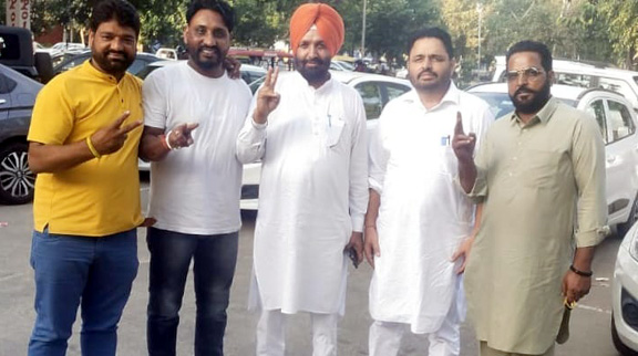 ਅੱਜ ਬਰਨਾਲਾ ਦੇ ਕਾਂਗਰਸੀ ਭਗਵੰਤ ਮਾਨ ਦਾ ਪਸੰਦੀਦਾ ਗੀਤ ਡੀਜੇ ‘ਤੇ ਲਗਾ ਕੇ ਨੱਚਣਗੇ..ਤੇਰੇ ਯਾਰ ਨੂੰ ਦੱਬਣ ਨੂੰ ਫਿਰਦੇ ਸੀ…!