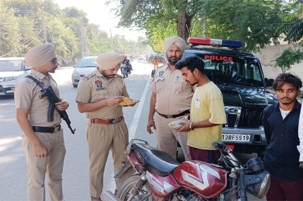 ਤਿਉਹਾਰਾਂ ਦੇ ਮੱਦੇਨਜ਼ਰ ਬਰਨਾਲਾ ਪੁਲਿਸ ਚੁਸਤ,ਹੋ ਰਹੀ ਵਿਸ਼ੇਸ਼ ਚੈਕਿੰਗ