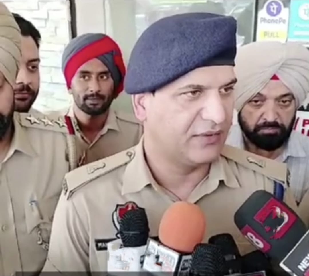 Breaking news : ਬਠਿੰਡਾ ਵਿਖੇ ਵਪਾਰੀ ਨੂੰ ਕਤਲ ਕਰਨ ਵਾਲੇ ਗੈਂਗਸਟਰਾਂ ਨਾਲ ਹੋਏ ਮੁਕਾਬਲੇ ‘ਚ ਇੱਕ ਡੀਐਸਪੀ ਅਤੇ ਦੋ ਗੈਂਗਸਟਰਾਂ ਦੇ ਗੋਲੀ ਲੱਗਣ ਦੀ ਖ਼ਬਰ…ਤਿੰਨ ਗੈਂਗਸਟਰ ਕਾਬੂ