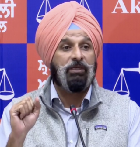 ਨਿੱਕੀ ਜਿਹੀ ਪੈਨ ਡਰਾਈਵ ‘ਚ ਕਿਹੜੇ ਮੰਤਰੀ ਦੀ ਕਿਸਮਤ ਅਟਕੀ… ਮਜੀਠੀਆ ਨੇ ਕਿਹਾ…ਬੁੱਝ ਮੇਰੀ ਮੁੱਠੀ ਵਿੱਚ ਕੀ….!