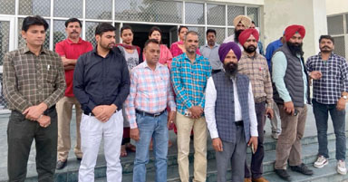 ਸਰਕਾਰੀ ਦਫਤਰਾਂ ‘ਚ ਚਾਰ ਦਿਨ ਨਹੀਂ ਹੋਵੇਗਾ ਕੋਈ ਕੰਮ…ਮੁਲਾਜ਼ਮਾਂ ਨੇ ਕਲਮਛੋੜ ਹੜਤਾਲ ਦਾ ਕਰ ਦਿੱਤਾ ਐਲਾਨ…ਪੜ੍ਹੋ ਖ਼ਬਰ