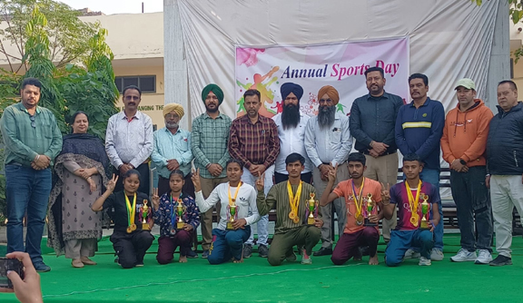 ਗਾਂਧੀ ਆਰੀਆ ਸੀਨੀਅਰ ਸੈਕੰਡਰੀ ਸਕੂਲ ਬਰਨਾਲਾ ‘ਚ ਕਰਵਾਏ ਖੇਡ ਮੁਕਾਬਲੇ