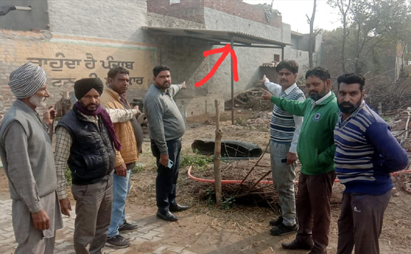 ਪਿੰਡ ਦੀ ਸਮੁੱਚੀ ਪੰਚਾਇਤ ਨੇ ਪੈਟਰੋਲ ਦੀਆਂ ਬੋਤਲਾਂ ਲੈ ਕੇ ਪਾਣੀ ਵਾਲੀ ਟੈਂਕੀ ‘ਤੇ ਚੜਨ ਦੀ ਦਿੱਤੀ ਚੇਤਾਵਨੀ,ਪੰਚਾਇਤੀ ਜਗ੍ਹਾ ‘ਤੇ ਕਬਜ਼ੇ ਸਬੰਧੀ ਅਧਿਕਾਰੀਆਂ ਦੀ ਬੇਰੁਖੀ ‘ਤੇ ਰੋਸ
