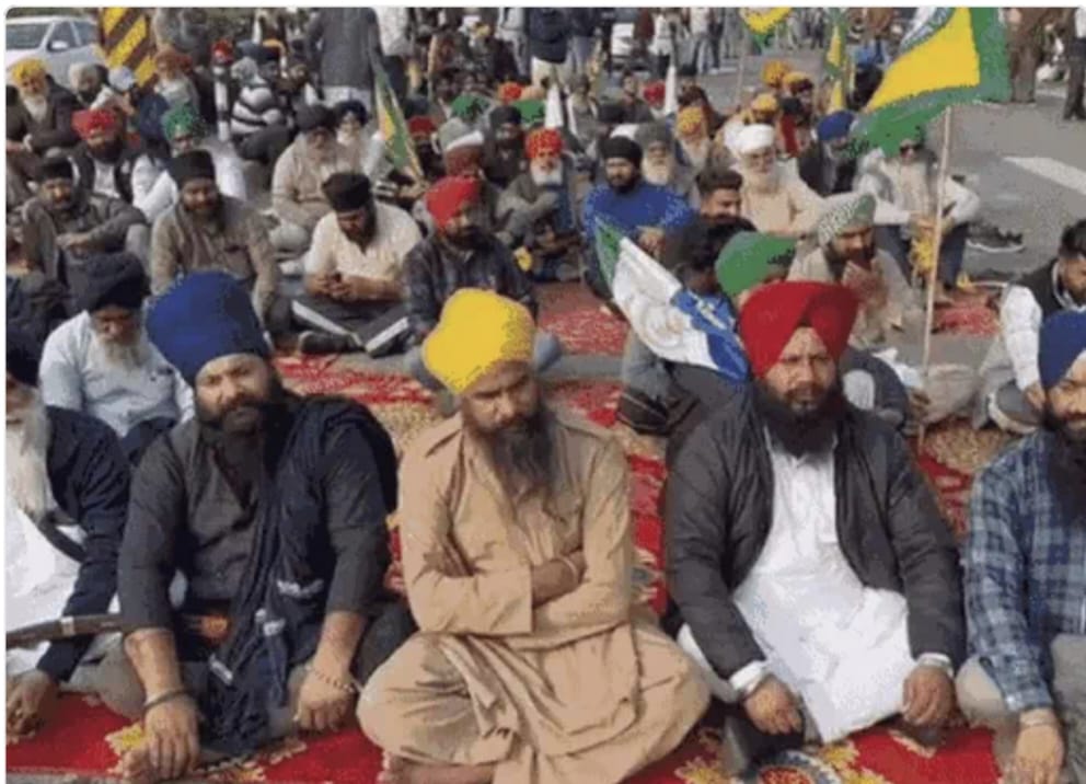 ਕਿਸਾਨਾਂ ਨੇ ਨਹੀਂ ਮੰਨਿਆ ਸਰਕਾਰ ਦਾ 11 ਰੁਪਏ ਦਾ ਗੰਨੇ ਦੇ ਰੇਟ ਵਾਧੇ ਦਾ ਸ਼ਗਨ..ਜਲੰਧਰ ਪਠਾਨਕੋਟ ਮੁੱਖ ਮਾਰਗ ਪੂਰੀ ਤਰ੍ਹਾਂ ਜਾਮ