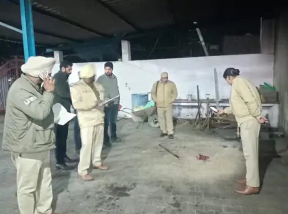 ਮੰਦਰ ਦੀ ਮਹਿਲਾ ਸੇਵਾਦਾਰ ਦੀ ਹੱਤਿਆ,ਮੰਦਰ ‘ਚ ਸ਼ਰਾਬ ਪੀ ਕੇ ਆਉਂਦਾ ਸੀ ਦੋਸ਼ੀ…ਸੇਵਾਦਾਰ ਰੋਕਦੀ ਸੀ,ਤੇਜ਼ਧਾਰ ਹਥਿਆਰ ਨਾਲ ਕੀਤਾ ਹਮਲਾ