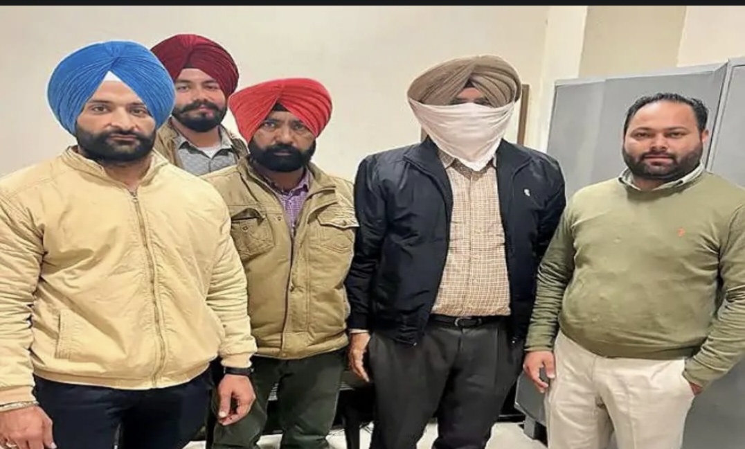 50 ਹਜ਼ਾਰ ਦੀ ਰਿਸ਼ਵਤ ਲੈਂਦਾ ਸਬ ਇੰਸਪੈਕਟਰ ਰੰਗੇ ਹੱਥੀਂ ਕਾਬੂ,ਇੱਕ ਲੱਖ ਪਹਿਲਾਂ ਲੈ ਚੁੱਕਿਆ ਸੀ