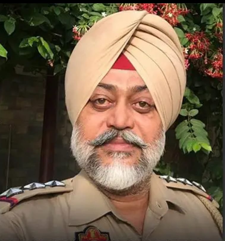 ਦਰਿਆ ਚੋਂ ਗ਼ੈਰ ਕਾਨੂੰਨੀ ਰੇਤਾ ਕੱਢਣ ਵਾਲੇ ‘ਚੋਰਾਂ’ ਨਾਲ ਮਿਲਿਆ SHO ਆਖ਼ਰ ਫੜਿਆ ਗਿਆ…ਪੁਲਿਸ ਨੇ ਕੀਤਾ ਮੁਅੱਤਲ