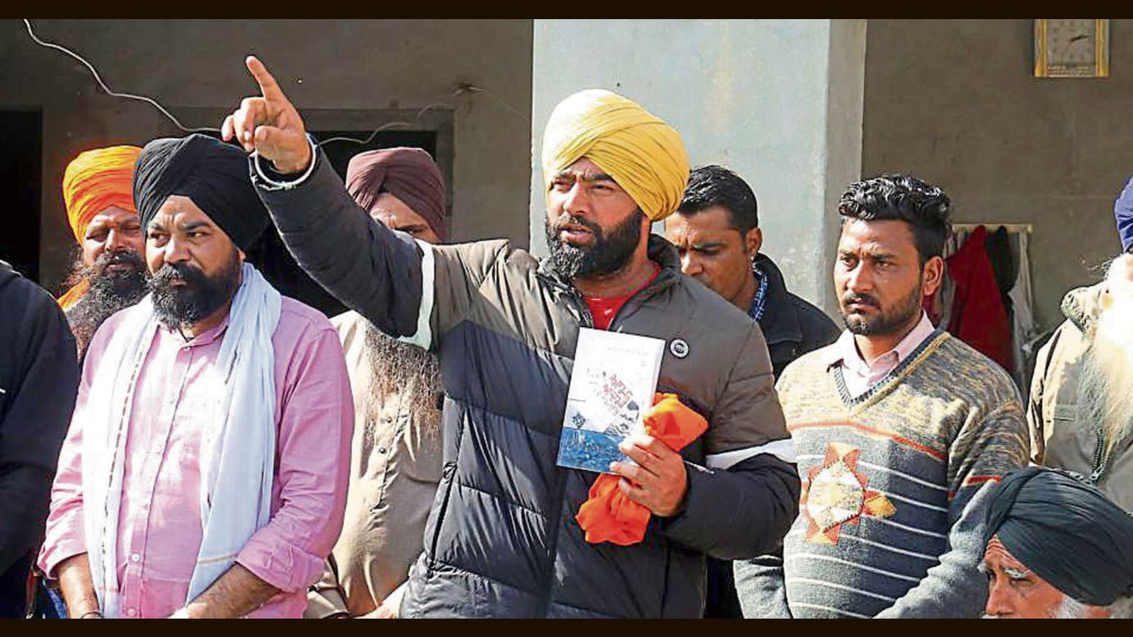 ਖਨੌਰੀ ਬਾਰਡਰ ਨੇੜੇ ਲੱਖਾ ਸਿਧਾਣਾ ਦੀ ਕੁਝ ਨੌਜਵਾਨਾਂ ਨਾਲ ਤਕਰਾਰਬਾਜ਼ੀ ਦੌਰਾਨ ਲੱਖੇ ਦੇ ਸਾਥੀਆਂ ਨੇ ਕੀਤੀ ਫਾਇਰਿੰਗ