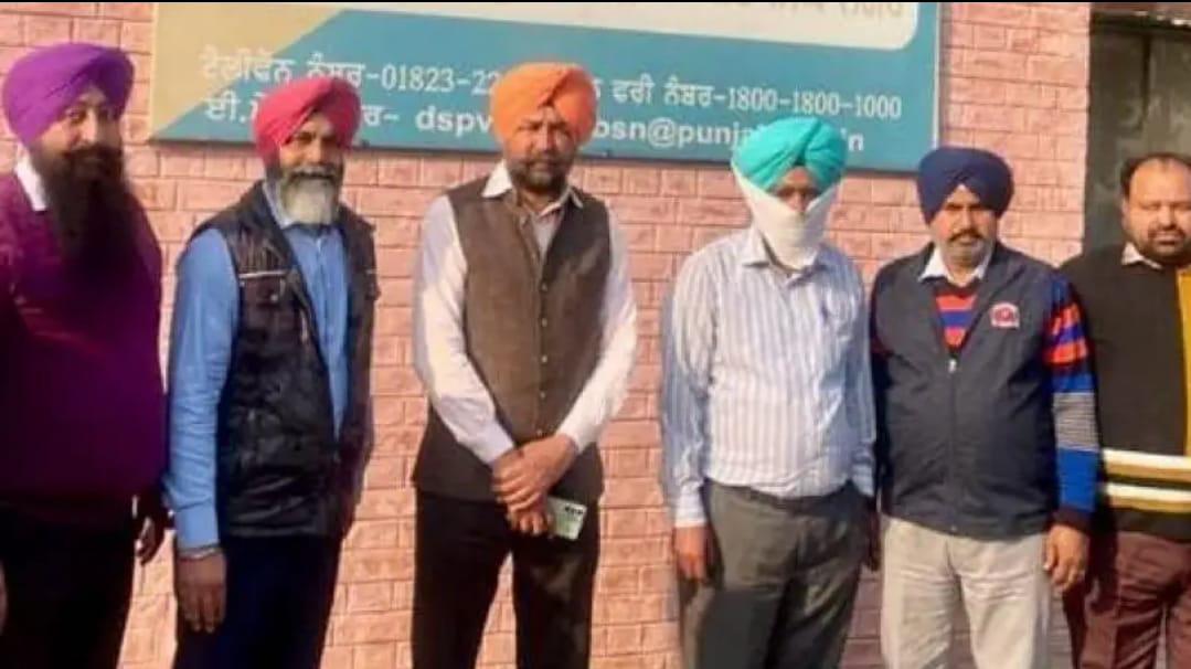 ਸੇਵਾਮੁਕਤ ਕਾਨੂੰਗੋ : ਇੱਕ ਲੱਖ ਪਹਿਲਾਂ ਲੈ ਲਿਆ…ਤੇ‌ ਇੱਕ‌ ਲੱਖ ਹੋਰ ਮੰਗਦਾ ਸੀ,ਵਿਜੀਲੈਂਸ ਨੇ ਚੁੱਕ ਲਿਆ