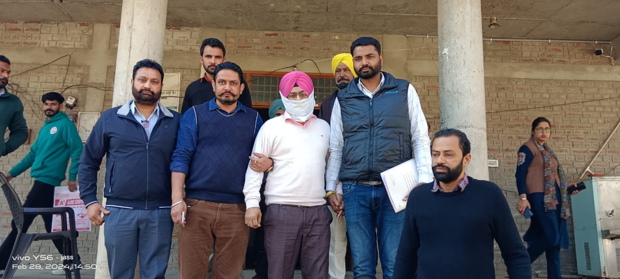 ਮਹਿਲ ਕਲਾਂ ਤਹਿਸੀਲ ‘ਚ ਵਿਜੀਲੈਂਸ ਦੀ ਰੇਡ, ਇੱਕ ਮੁਲਾਜ਼ਮ ਰੰਗੇ ਹੱਥੀਂ ਰਿਸ਼ਵਤ ਲੈਂਦਾ ਕਾਬੂ