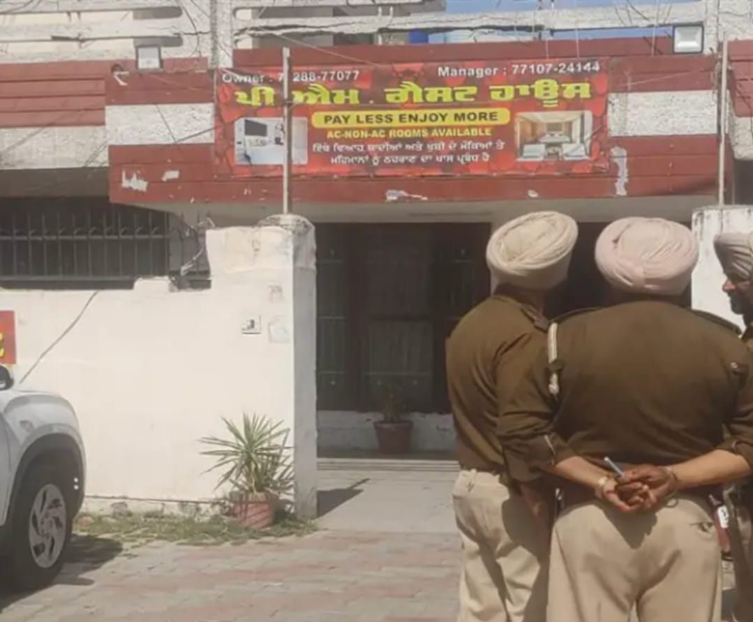 ਪਤਨੀ ਨੇ ਪਤੀ ਨੂੰ ਪਰਾਈ ਔਰਤ ਨਾਲ ਗੈਸਟ ਹਾਊਸ ਵਿੱਚ ਰੰਗੇਂ ਹੱਥੀਂ ਹੱਥੀ ਫੜਿਆ ਅਤੇ ਫਿਰ….!