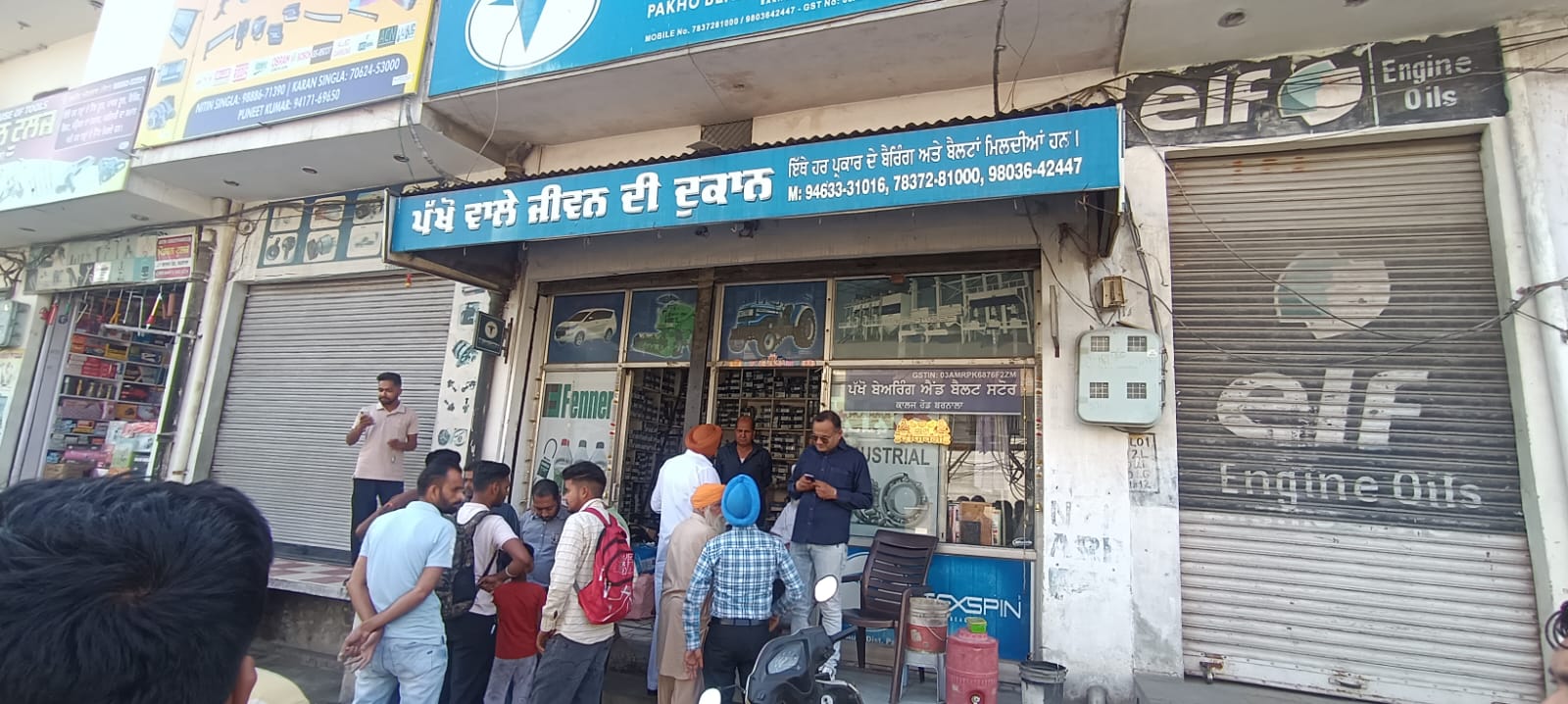 ਬਰਨਾਲਾ ਦੇ ਪੱਕਾ ਕਾਲਜ ਰੋਡ ‘ਤੇ ਪਿਸਤੌਲ ਦੀ ਨੋਕ ‘ਤੇ ਦੁਕਾਨ ਚੋਂ ਹਜ਼ਾਰਾਂ ਦੀ ਲੁੱਟ…!