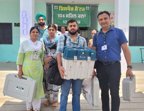 ਹਲਕਾ ਮਹਿਲ ਕਲਾਂ ਦੀਆਂ ਸਮੂਹ ਪੋਲਿੰਗ ਪਾਰਟੀਆਂ ਪੋਲਿੰਗ ਸਟੇਸ਼ਨਾਂ ‘ਤੇ ਪਹੁੰਚੀਆਂ