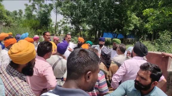 ਪਿੰਡ ਦੇ ਕੁਝ ਚੌਧਰੀਆਂ ਦੀ ਧੌਣ ‘ਚ ਫਸਿਆ ਸੀ ਜਾਤਪਾਤ ਦਾ ਕਿੱਲਾ…ਪਰ ਡੀਐਸਪੀ ਤੇ ਤਹਿਸੀਲਦਾਰ ਨੇ ਅਜਿਹਾ ਕੰਮ ਕੀਤਾ ਕਿ ਬੱਲੇ ਬੱਲੇ ਹੋ ਗਈ