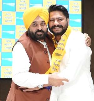 “ਆਪ” ਨੇ ਸੰਗਰੂਰ ਹਲਕੇ ਦੀ ਕੰਪੇਨ ਕਮੇਟੀ ‘ਚ ਦਲਵੀਰ ਸਿੰਘ ਗੋਲਡੀ ਨੂੰ ਨਹੀਂ ਕੀਤਾ ਸ਼ਾਮਿਲ…11 ਮੈਂਬਰੀ ਕੰਪੇਨ ਕਮੇਟੀ ਦਾ ਗਠਨ