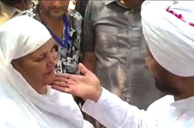 ਬੀਬੀ ਜਗੀਰ ਕੌਰ ਦੀ ਠੋਡੀ ਨੂੰ ਕਿਉਂ ਲਾਇਆ ਹੱਥ…ਮਹਿਲਾ ਕਮਿਸ਼ਨ ਨੇ ਲਿਆ ਚੰਨੀ ਦੀ ਹਰਕਤ ਦਾ ਨੋਟਿਸ