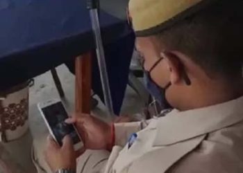 ਵੱਡੇ ਸਾਬ੍ਹ ਦੇ ਹੁਕਮ : ਡਿਊਟੀ ਦੌਰਾਨ ਪੁਲਿਸ ਮੁਲਾਜ਼ਮ ਫੋਨ ਨਹੀਂ ਦੇਖ ਸਕਣਗੇ…!