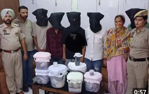 ਘਰ ਦੇ ਭੇਤੀਆਂ ਨੇ ਹੀ ਲੁੱਟ ਲਈ ਲੰਕਾ…ਨੌਕਰਾਣੀ,ਡਰਾਈਵਰ ਨੇ ਸਾਥੀਆਂ ਨਾਲ ਮਿਲ ਕੇ ਮਾਲਕ ਦੇ ਘਰ ਕੀਤੀ ਕਰੋੜਾਂ ਦੀ ਚੋਰੀ