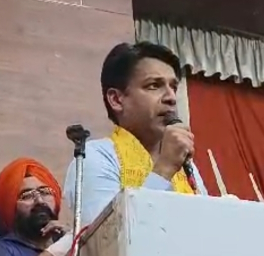 ਬਰਨਾਲਾ ਜ਼ਿਮਨੀ ਚੋਣ : ਮੁਨੀਸ਼ ਬਾਂਸਲ ਨੇ ਜਵਾਬ ਦੇ ਦਿੱਤਾ…ਰਾਜਾ ਵੜਿੰਗ ਨੂੰ ਕਿਹਾ…ਟਿਕਟ ਕਿਸੇ ਹੋਰ ਨੂੰ ਦੇ ਦੇਵੋ..ਮੈਨੂੰ ਤਾਂ….!