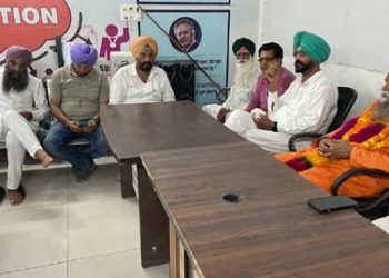 ਮਹੰਤ ਪਿਆਰਾ ਸਿੰਘ ਨੇ ਡੇਰਾ ਬਾਬਾ ਗਾਂਧਾ ਸਿੰਘ ਦੀ ਬੱਸ ਸਟੈਂਡ ਨੇੜੇ ਮਾਰਕੀਟ ਦਾ ਦੌਰਾ ਕੀਤਾ…ਦੁਕਾਨਦਾਰਾਂ ਨੇ ਕੀਤਾ ਸਵਾਗਤ