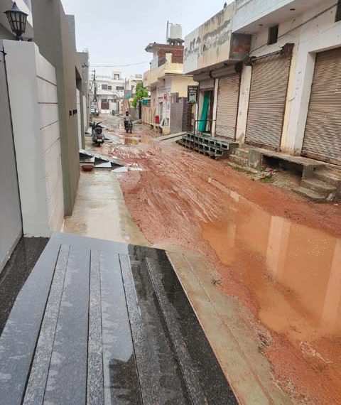 ਗੌਰਮਿੰਟ ਜੀ ਗ਼ੌਰ ਕਰੋ..ਲੱਖੀ ਕਾਲੋਨੀ ਦੀ ਗਲੀ 5…ਮਾੜੇ ਹਾਲਾਤ, ਲੰਘਣਾ ਮੁਸ਼ਕਿਲ…ਜ਼ਿਮਨੀ ਚੋਣ ‘ਚ ਪੈ ਸਕਦੈ ਪੇਚਾ