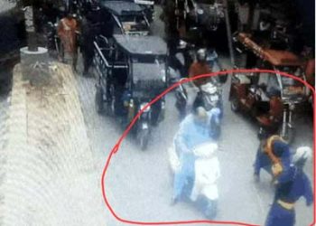 …ਪਹਿਲਾ ਸ਼ਿਵ ਸੈਨਾ ਆਗੂ ਦੇ ਗੰਨਮੈਨ ਤੋਂ ਰਿਵਾਲਵਰ ਖੋਹ ਲਿਆ…ਤੇ ਫਿਰ ਤਲਵਾਰਾਂ ਨਾਲ ਹਮਲਾ ਕਰ ਦਿੱਤਾ