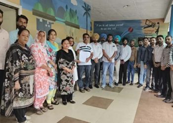 ਪੈ ਗਿਆ ਪੇਚਾ…ਅਧਿਆਪਕਾਂ ਨੇ ਜ਼ਿਲ੍ਹਾ ਪ੍ਰਸ਼ਾਸਨ ਵੱਲੋਂ ਤਿਆਰ ਕਰਵਾਈਆਂ ਵਰਦੀਆਂ ਲੈਣ ਤੋਂ ਕੀਤਾ ਇਨਕਾਰ