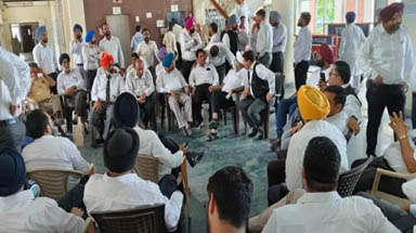 ਕਪੂਰਥਲਾ ਦੇ ਵਕੀਲਾਂ ਤੇ ਐਸਐਸਪੀ ਵਿਚਕਾਰ ਖੜਕੀ…ਵਕੀਲਾਂ ਦੀ ਮੰਗ…ਐਸਐਸਪੀ ਲਿਖਤੀ ਤੌਰ ‘ਤੇ ਮਾਫੀ ਮੰਗੇ