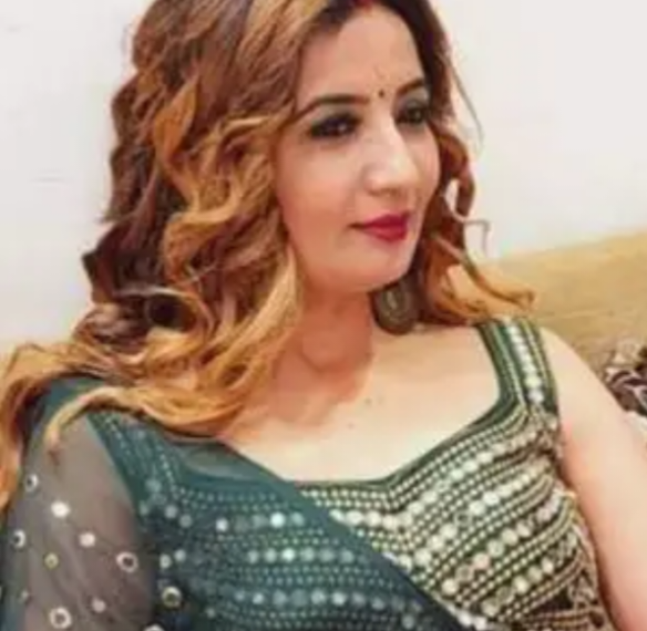 ਮੋਸਟ ਵਾਂਟੇਡ ਨਸ਼ਾ ਤਸਕਰ ਨਾਲ ਗੱਡੀ ‘ਚ ਫੜੀ ਗਈ ਪੁਲਿਸ ਦੀ ਸੁੰਦਰ ਮਹਿਲਾ ਕਾਂਸਟੇਬਲ…!