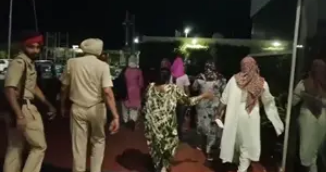 ਸਪਾ ਸੈਂਟਰ ਦੀ ਆੜ ‘ਚ ਹੁੰਦਾ ਸੀ ਦੇਹ ਵਪਾਰ…8 ਕੁੜੀਆਂ 6 ਮੁੰਡੇ ਕਾਬੂ